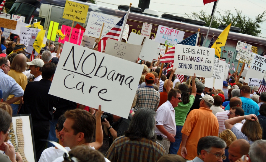 Protest przeciwników ustawy Obamacare.