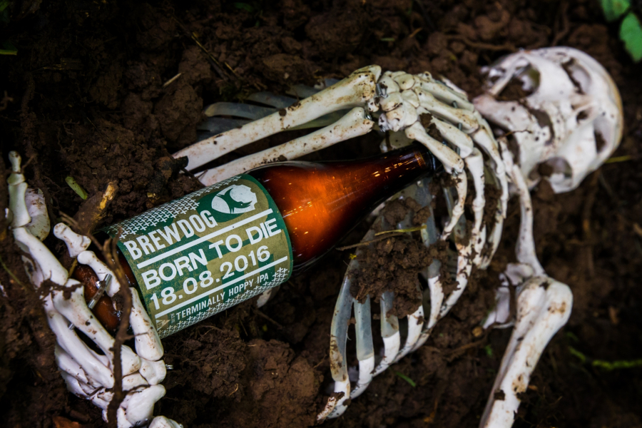 Piwo Born to Die promowało oddawanie narządów po śmierci.