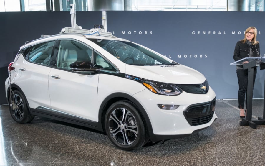 Mary Barra, CEO General Motors podczas prezentacji Chevroleta Bolt z systemem jazdy autonomicznej.